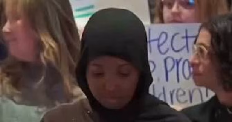 Awkward Somali Migrant Freezes Reading “Fraud Is Bad” From Script At Minnesota Child Care Event