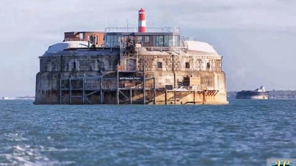 They Came Upon This Concrete Structure In The Middle Of The Ocean And ...